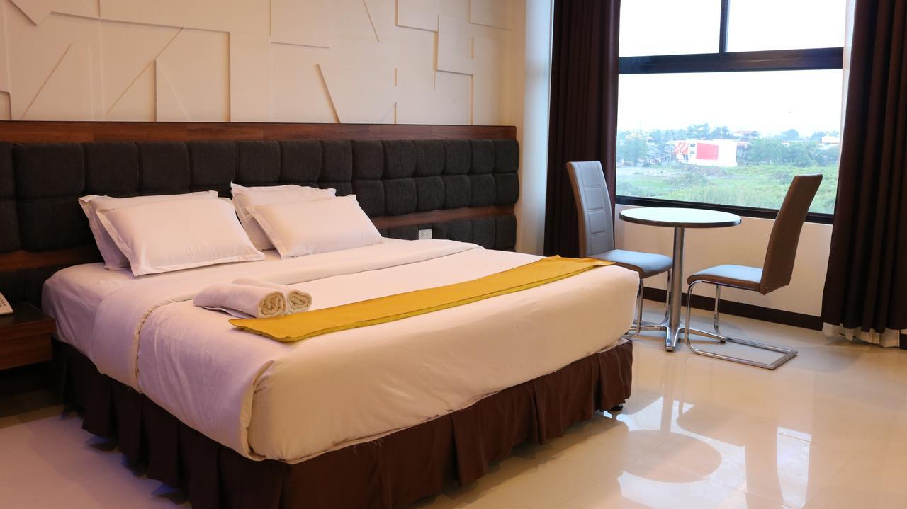 Amaris Suites Butuan City Extérieur photo