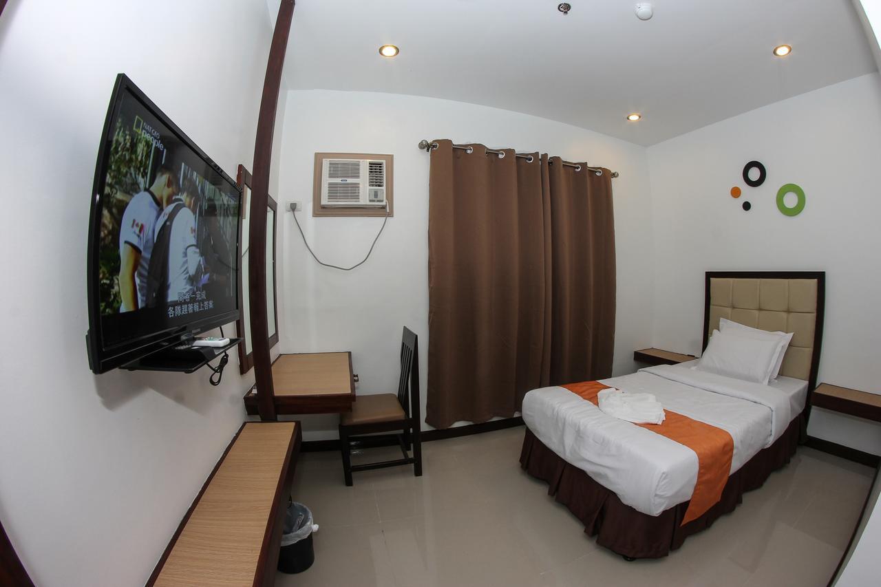 Amaris Suites Butuan City Extérieur photo